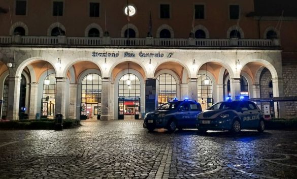 Tentativo di rapina si trasforma in violenta rissa tra due giovani.