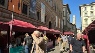 Tour gastronomico in piazza Strozzi per scoprire i sapori toscani, ARTour del Gusto Toscano.