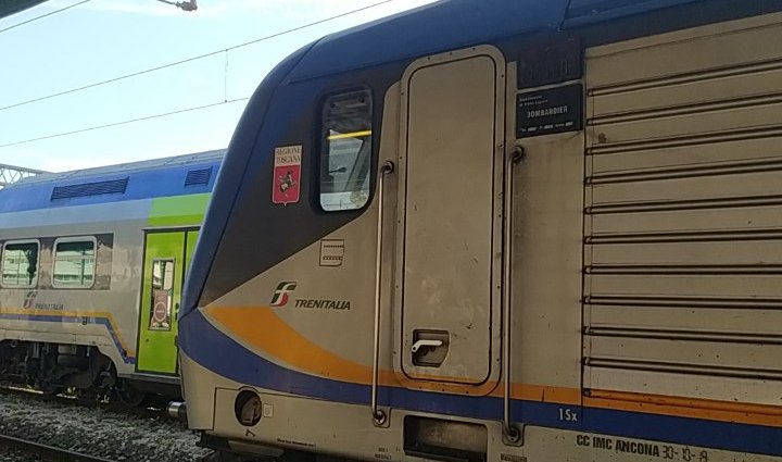 Tragedia sui binari, uomo muore travolto da treno.