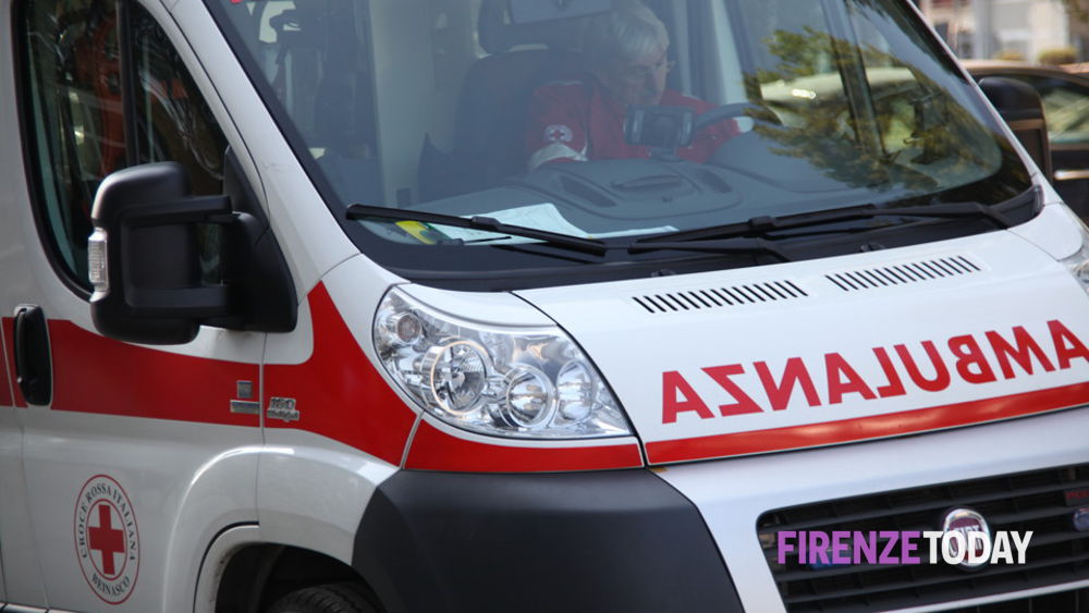 Tragico incidente nel Valdarno, donna investita da un'auto in retromarcia e decede