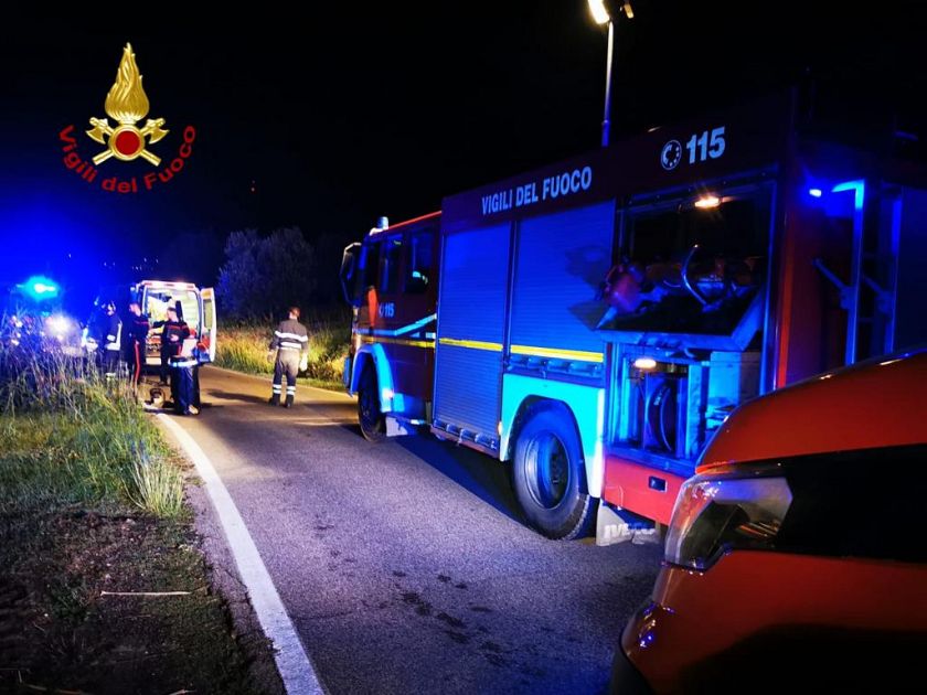 Uomo perde la vita mentre viene investito da un'auto.