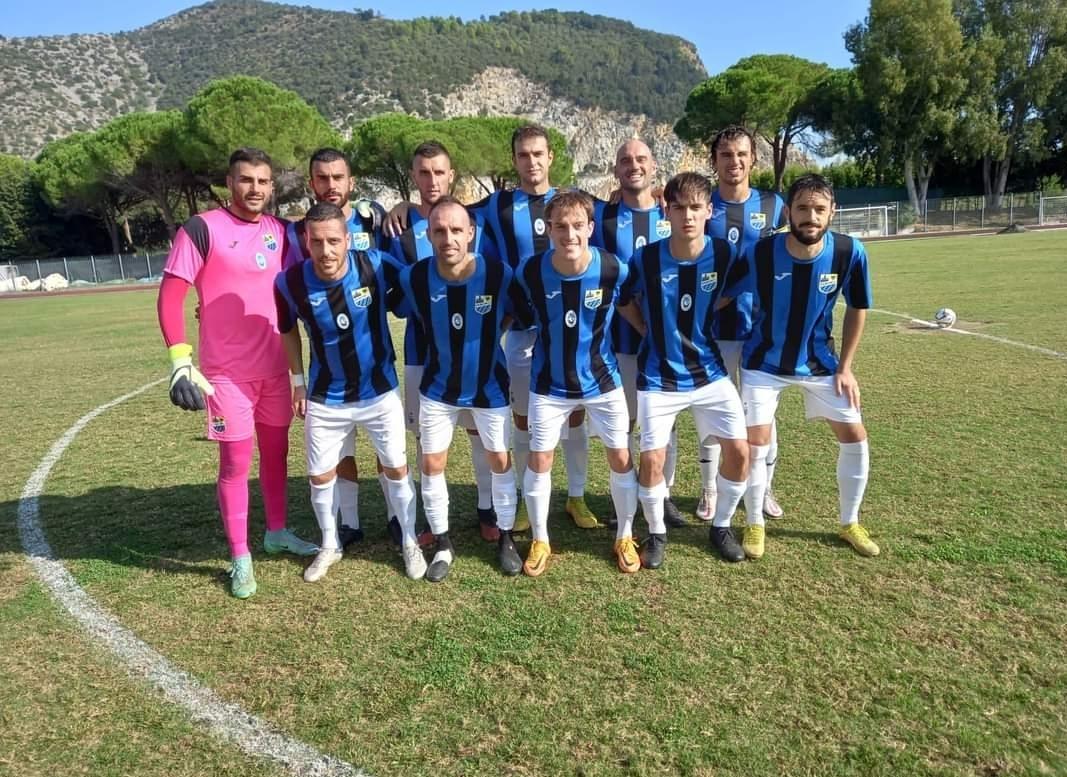 Urbino ottiene la promozione a Roselle nel calcio.