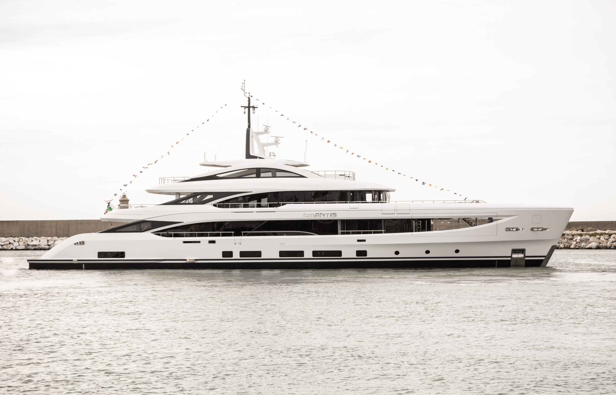 Varato a Livorno l'Amantis B.Now, un SuperYacht di 50 metri di Benetti - SuperYacht24.