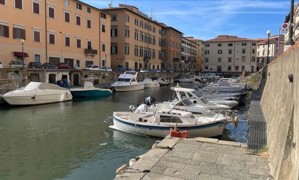 Turista cade nei Fossi a Venezia, salvato da vigili del fuoco