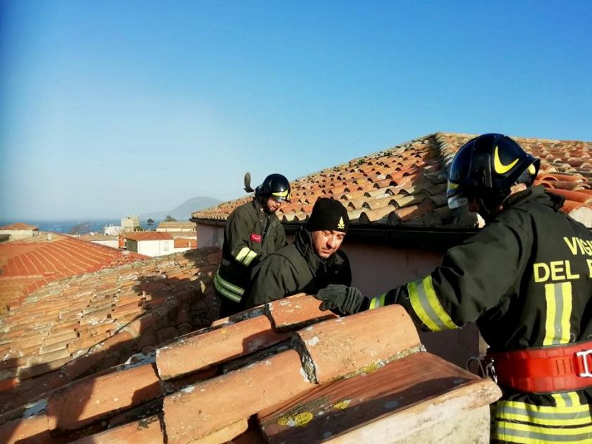 Vento causa 40 interventi dei vigili del fuoco