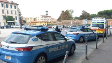Violenta aggressione di un uomo a una tabaccaia a Livorno provoca caos nel negozio.
