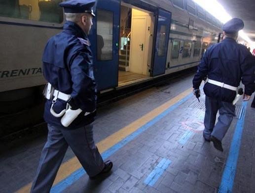 Violenti attacchi per rapinare borsa di vittima