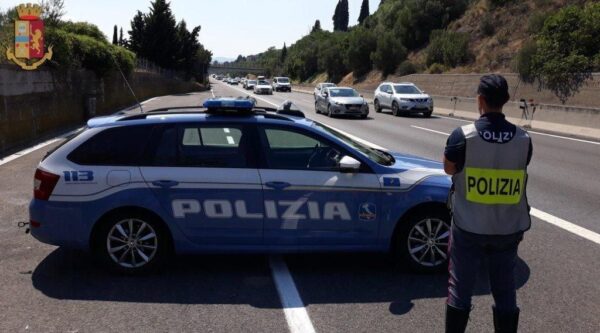 4 arresti per furti su auto in aree servizio ad Arezzo.
