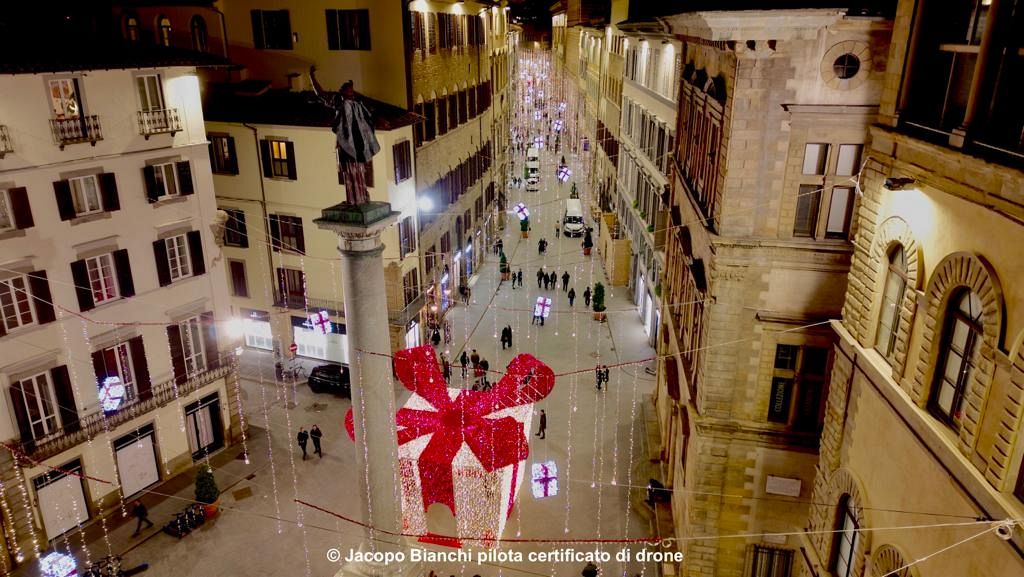 A dicembre la città si anima di luci e musica.