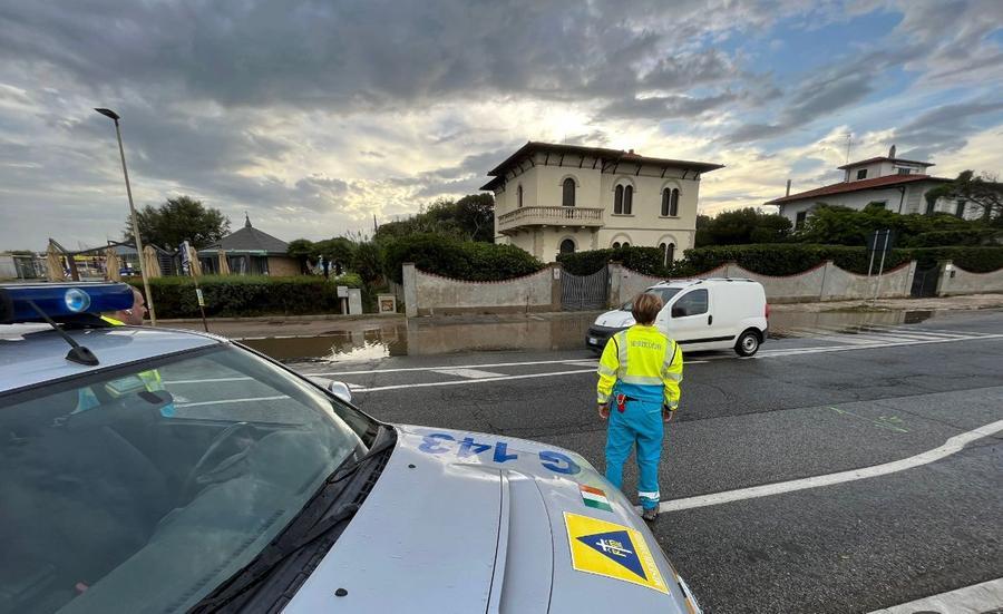 Allerta meteo gialla a Livorno giovedì 2, forte vento e pioggia.