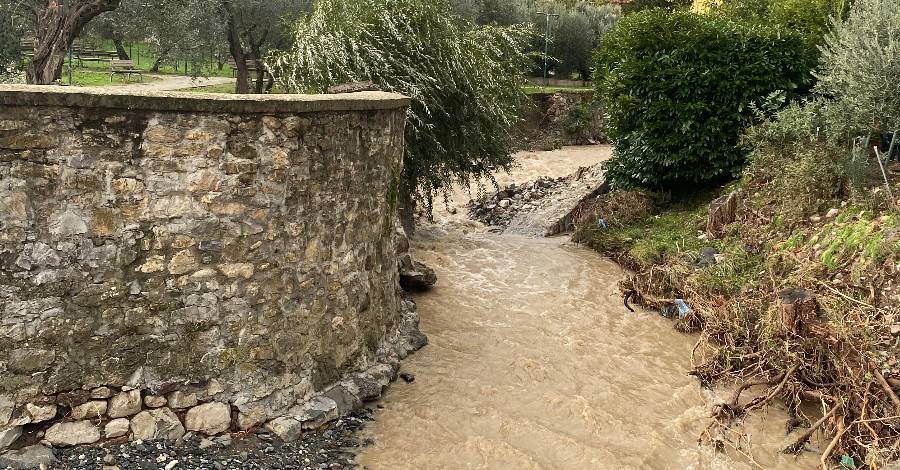 Allerta meteo in Toscana, chiusure a Prato, lezioni ridotte a Livorno-Firenze