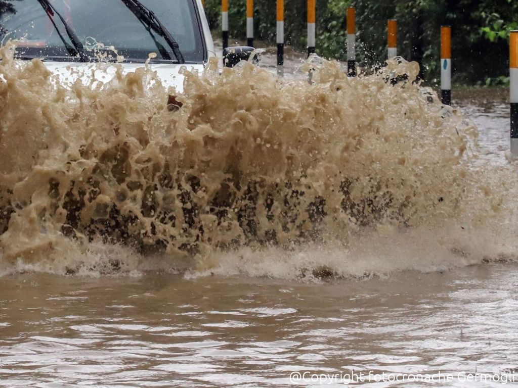 Allerta meteo per rischio idrogeologico-idraulico e vento forte nel fiorentino.