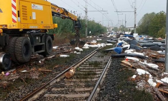 Alluvione in Toscana, strade chiuse e allagamenti causano danni significativi.