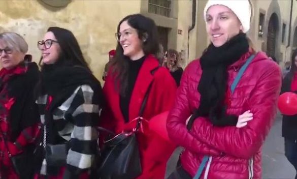 Arezzo TV - Seconda "Camminata in rosso" per la lotta alla violenza sulle donne