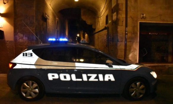 Arrestati due per furti auto, uno fugge e l'altro aggredisce poliziotti. - gonews.it