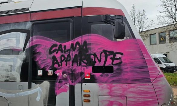 Attacco con spray a tramvia in viale Redi da tute bianche - Firenze.