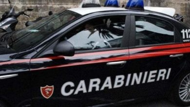 Auto carabinieri ribaltata, 2 feriti gravi a Arezzo