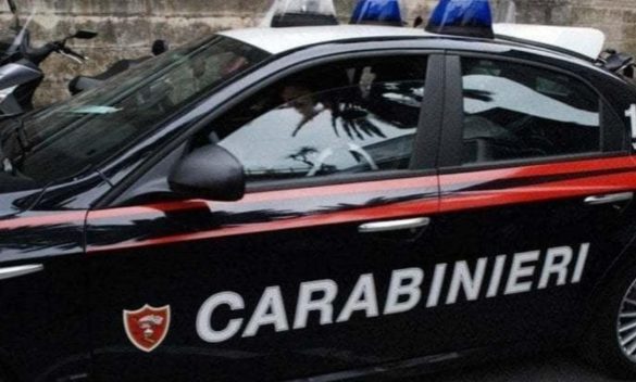 Auto carabinieri ribaltata, 2 feriti gravi a Arezzo