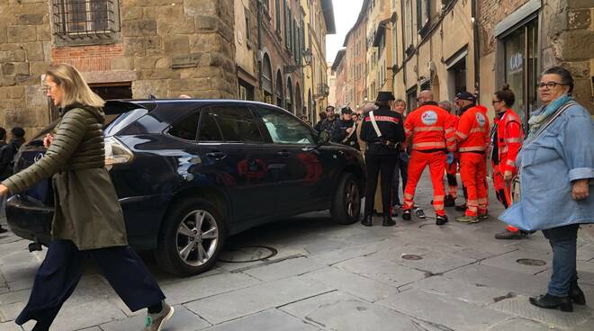 incidente piazza san salvatore lucca comics