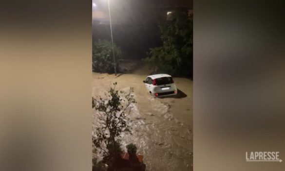 Auto travolte dal fango a Prato, le drammatiche immagini del maltempo.