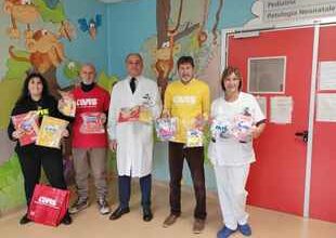 Avis Livorno porta gioia ai bambini della Pediatria di Livorno con i primi regali delle Festività Natalizie 2023