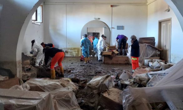 Biblioteca bambini distrutta, 70mila libri persi