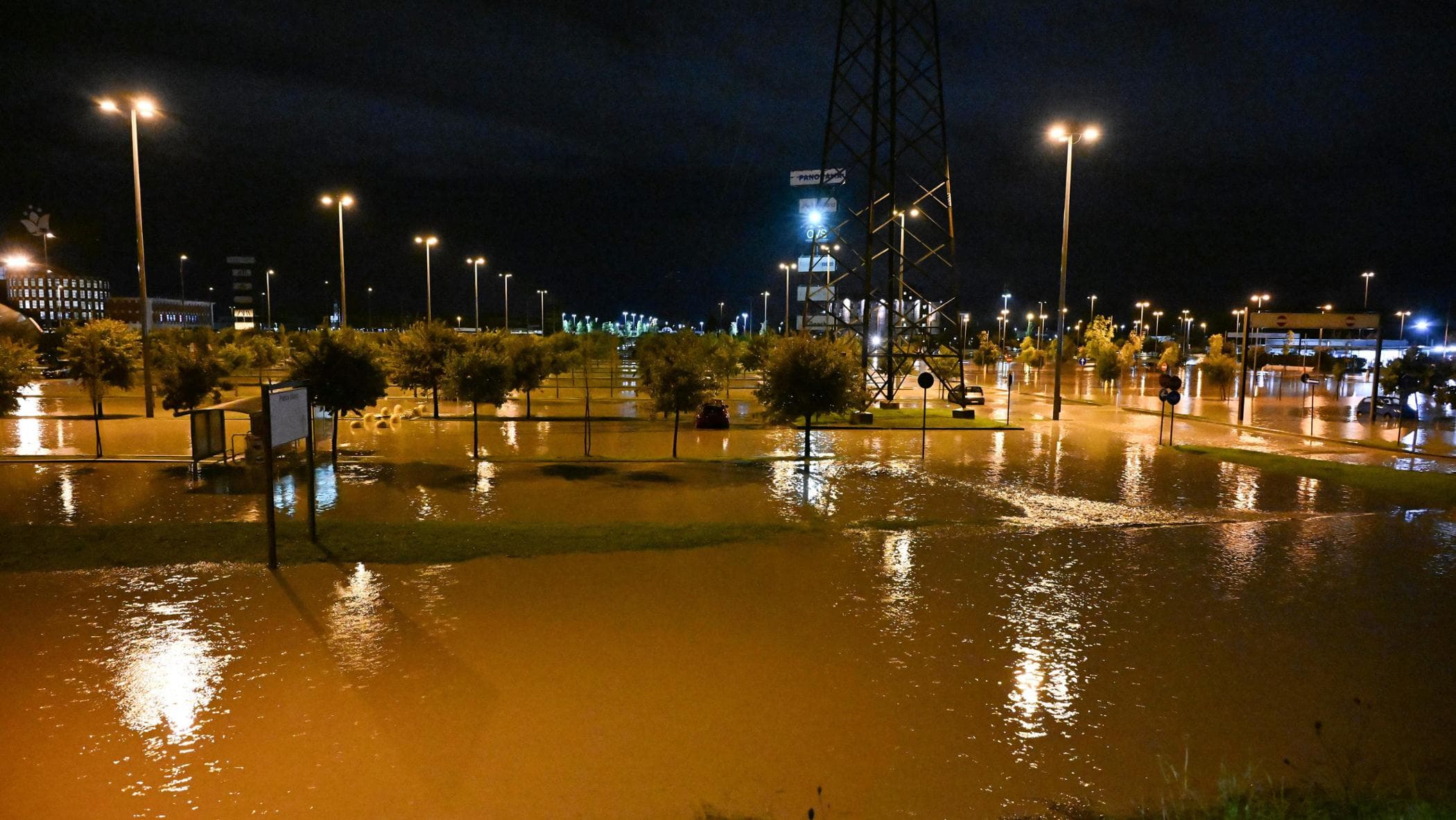 Bus deviati in tutte le città a causa del maltempo, le indicazioni per gli spostamenti.