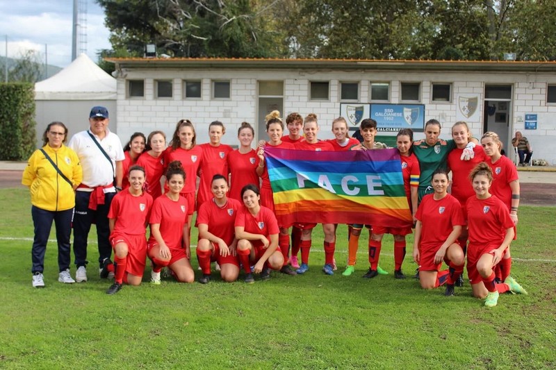 Calcio Prato, Galcianese con bandiera pace in campo