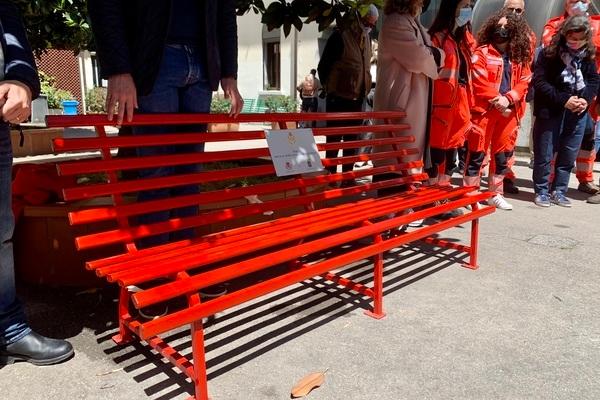 Camminata "in rosso" a Prato per la Giornata contro la violenza sulle donne.