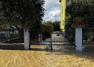 Campi Bisenzio dopo l'alluvione, scene di una domenica fangosa