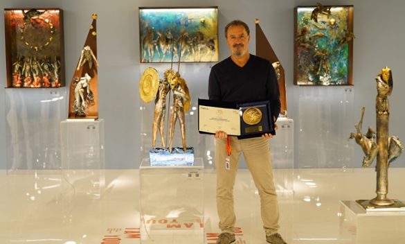 Carlo Zoli, artista di Faenza, trionfa al premio “Lorenzo il Magnifico” alla Florence Biennale 2023.