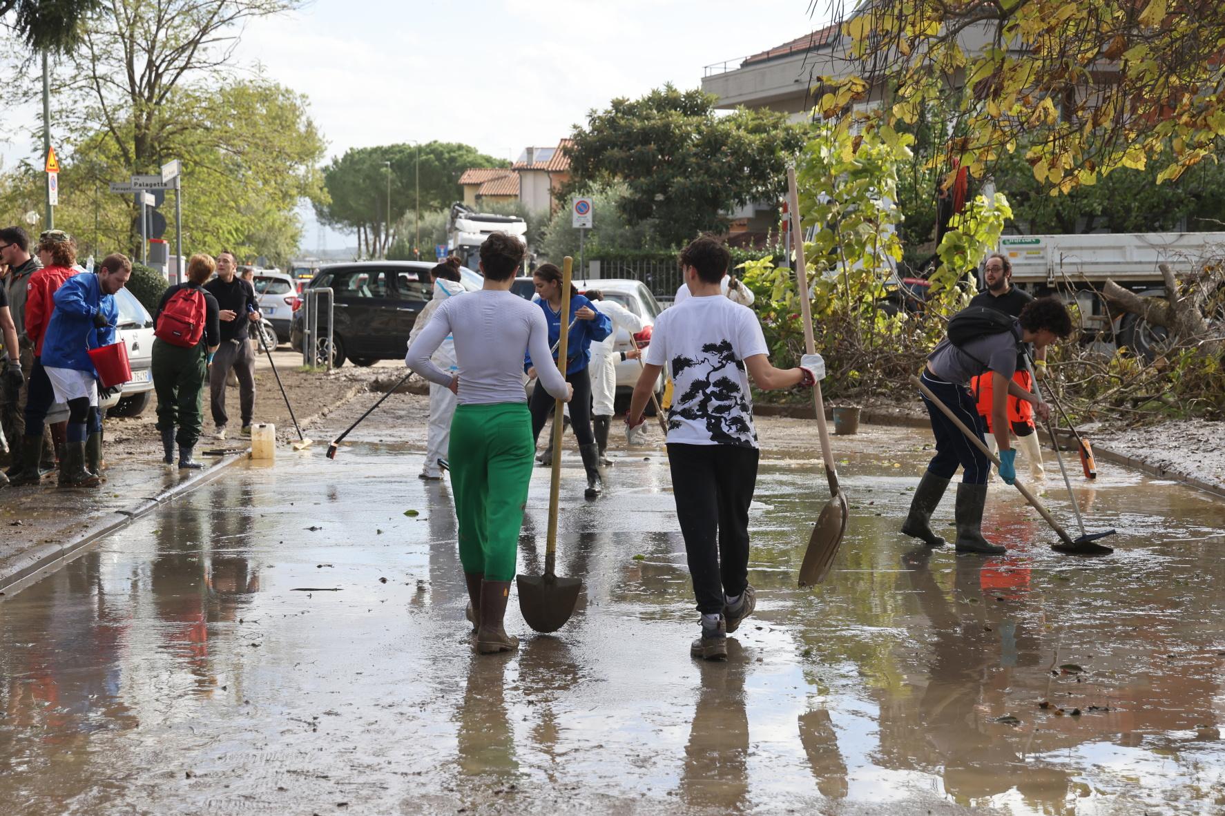 Centri di raccolta per alluvionati, offerta di aiuto e come partecipare.