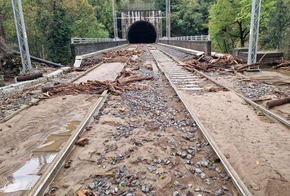 Riattivata Fipili tra Lavoria e Interporto di Livorno; treni interrotti tra Prato e Vernio.