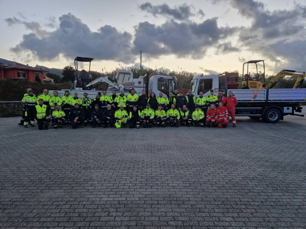 Colonna mobile della Protezione civile in soccorso a zone colpite a Pistoia, partenza da Santo Stefano - Città della Spezia.