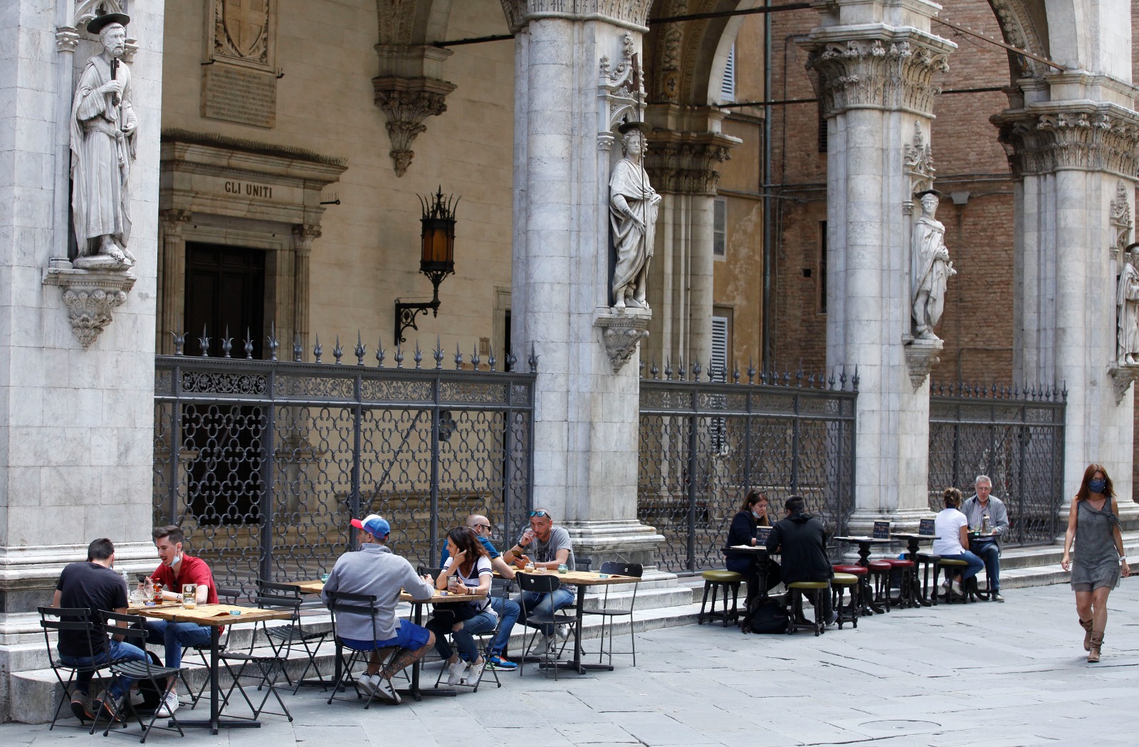 Confesercenti e Confcommercio richiedono al Comune un incontro sul suolo pubblico per discutere delle nuove norme del 2024.