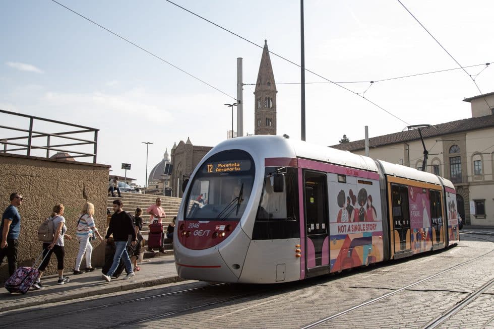 Contro la violenza sulle donne sulla tramvia di Firenze - intoscana