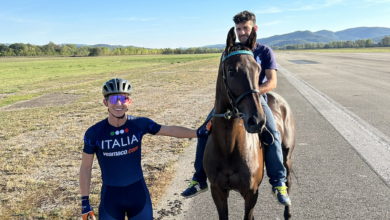 Corsa tra cavallo da Palio e campione di pattinaggio, la sfida inedita a Siena