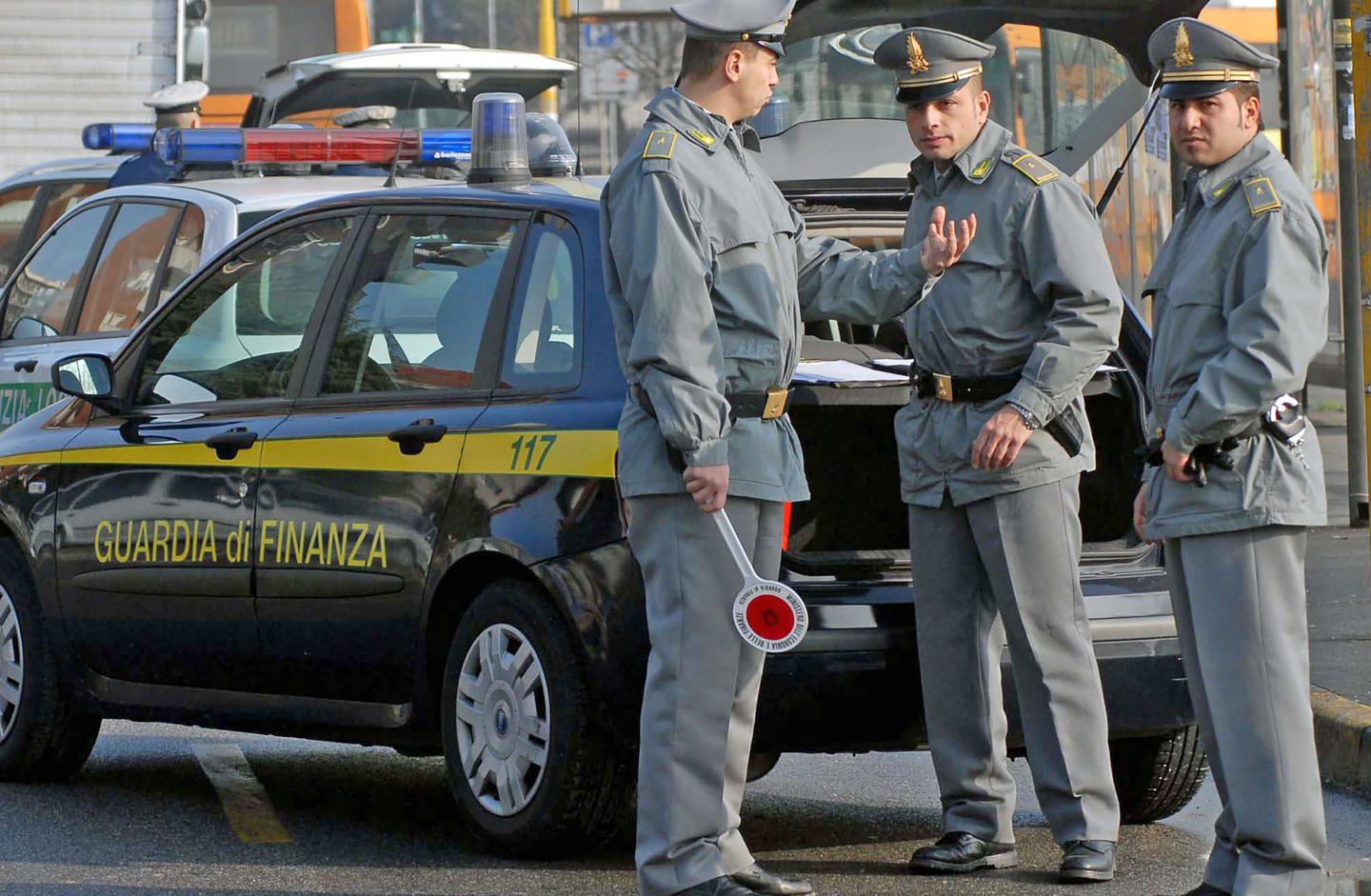 Crocieristi derubati nel centro città.