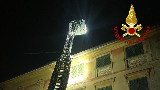 Crollo solaio villa storica a Gragnano.