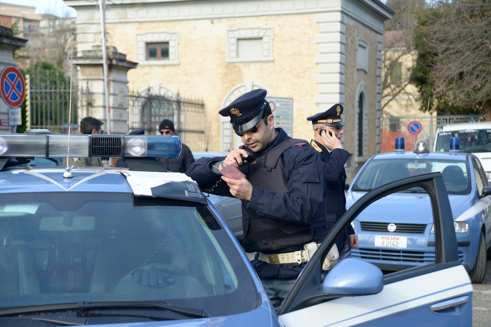 Denunciate 82 persone per documenti falsi a Prato