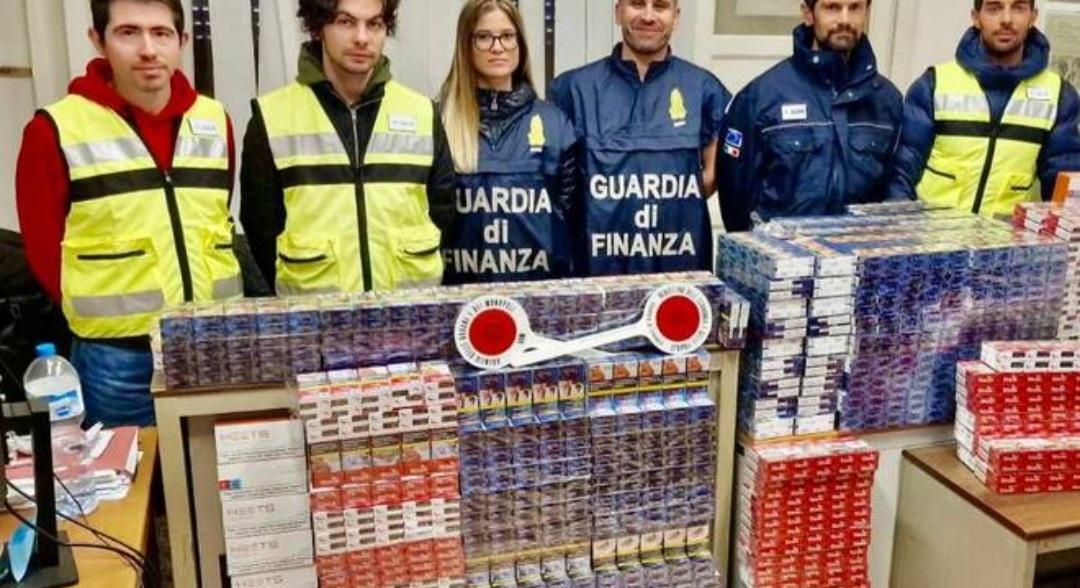 Due denunciati per contrabbando di 66 chili di sigarette a Livorno