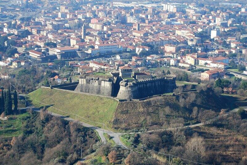 Domenica agli Impavidi proiezione del corto "La bellezza dell'Italia minuta" con Sarzana - Città della Spezia