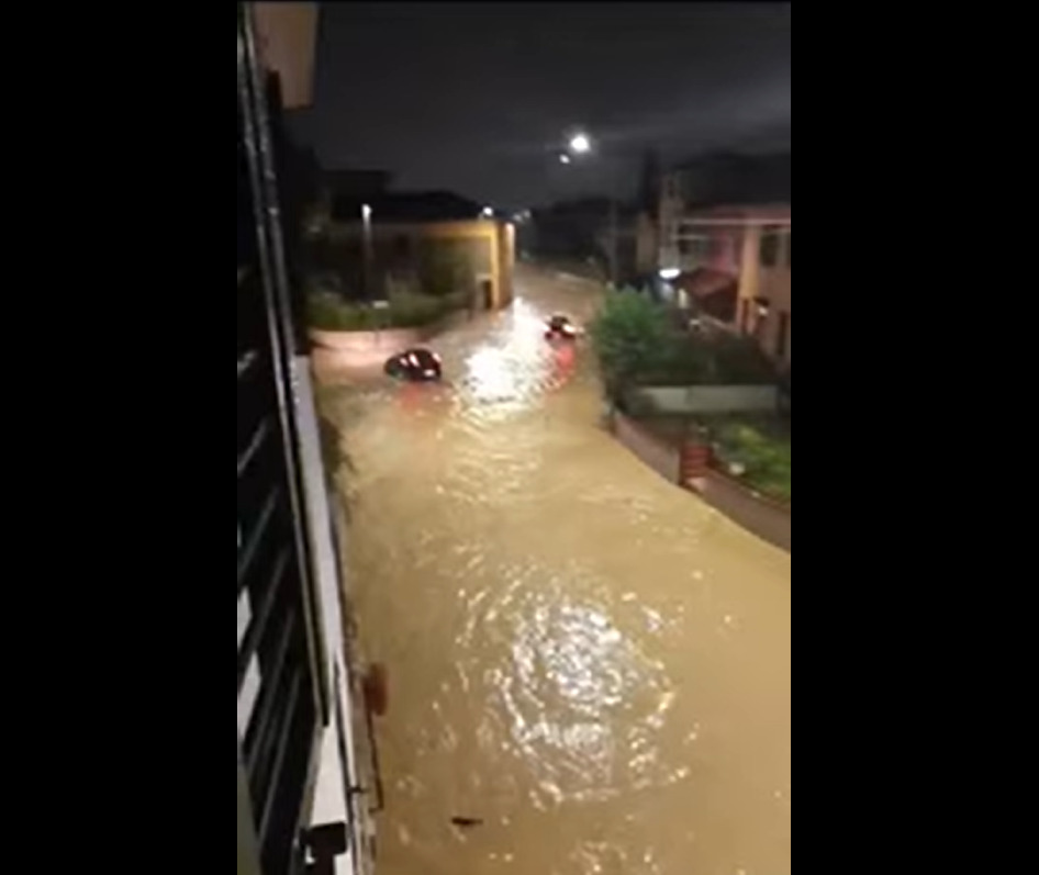 Esodo toscano, Esondazioni e problemi a Firenze