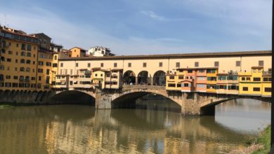 Esplorazione della storia di Firenze e del Ponte Vecchio durante la guerra dell'oro. Ascolta il podcast su L'Arno.it.