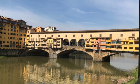 Esplorazione della storia di Firenze e del Ponte Vecchio durante la guerra dell'oro. Ascolta il podcast su L'Arno.it.