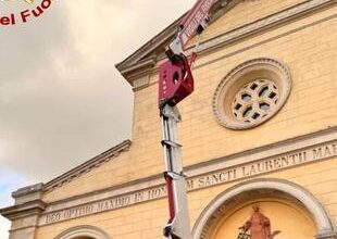 Forte vento danneggia croce chiesa di San Lorenzo a Fauglia, rimossa.