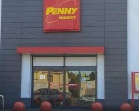 Furto violento al Penny di Livorno, colpiti anche due altri negozi.