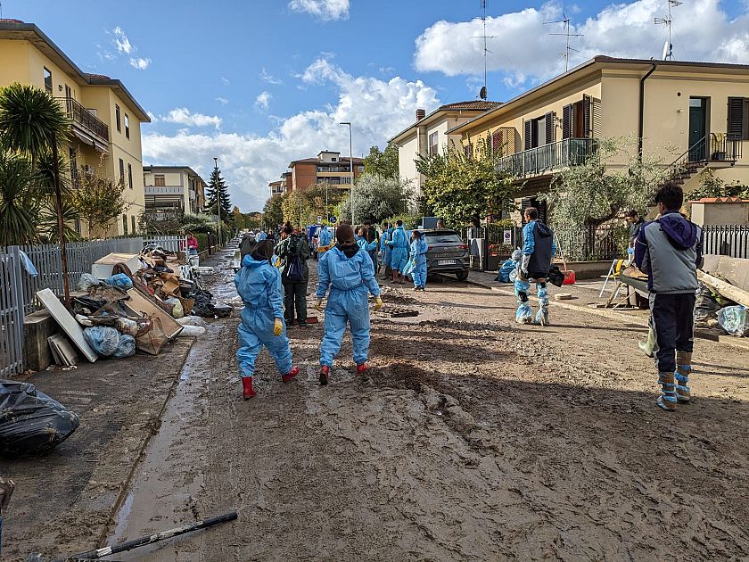 Generi di prima necessità per le popolazioni alluvionate, una raccolta indispensabile.