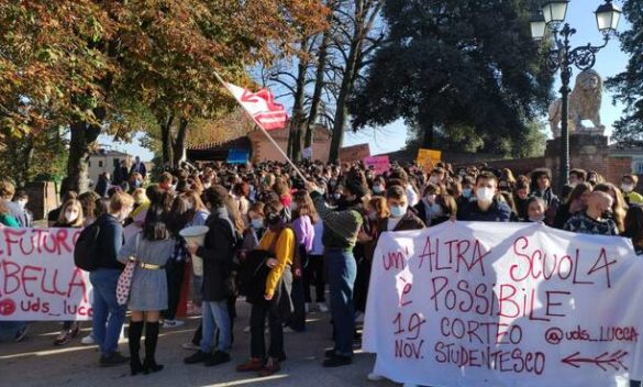 corteo studenti a lucca