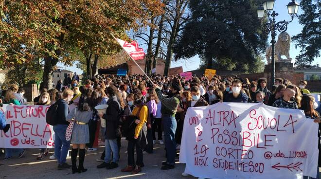 corteo studenti a lucca